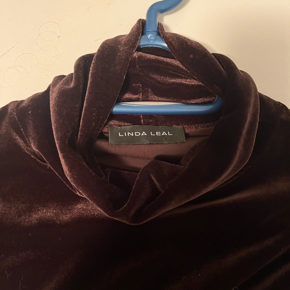 Linda Leal dark brown velvet turtleneck - Picture 3 of 3